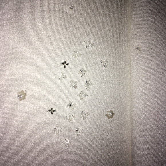 Beautiful satin beaded wedding dress - Picture 6 of 8